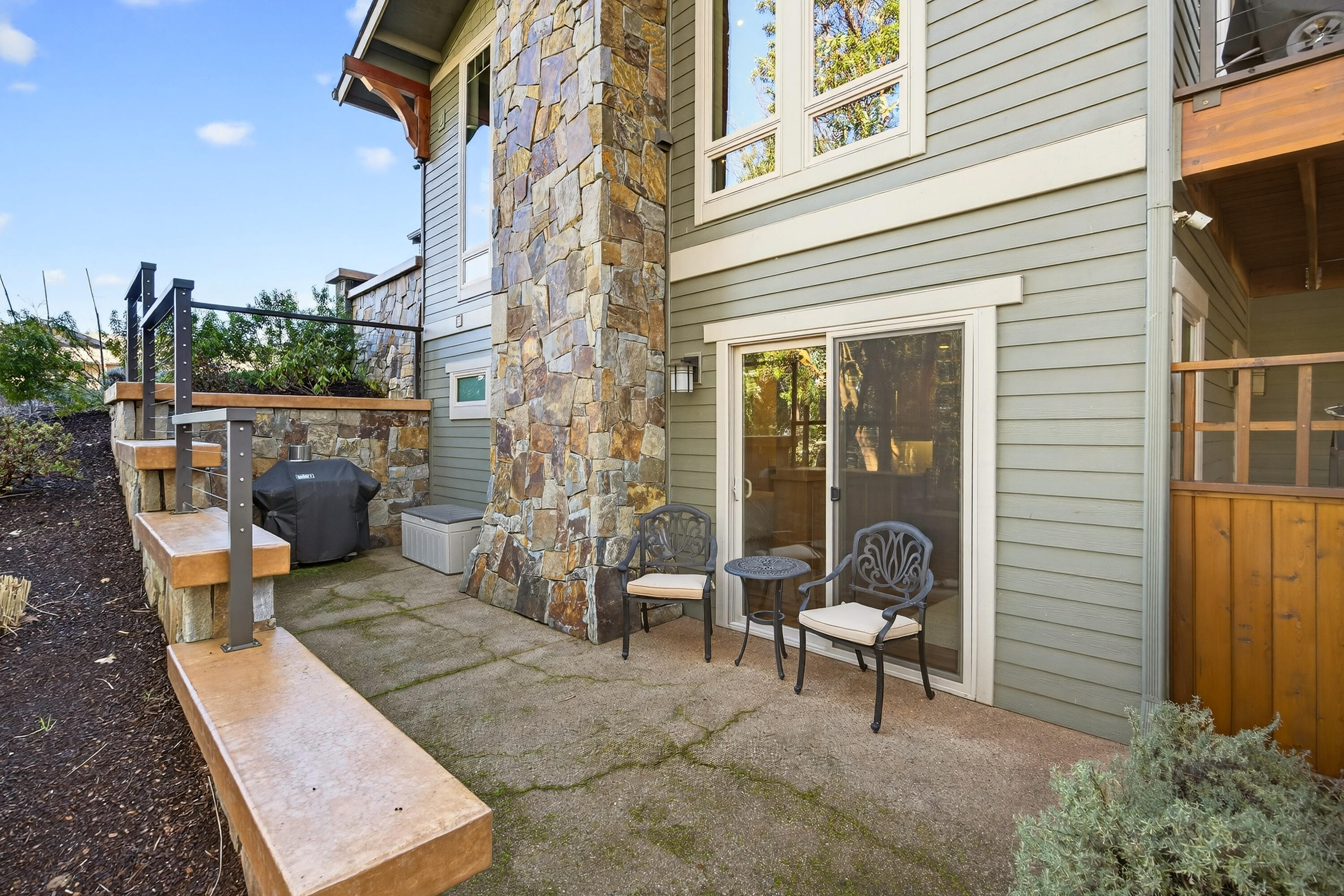 930 Granite Ridge Circle Jacksonville, OR 97530 - Photo 63 of 79 Guest quarters patio.