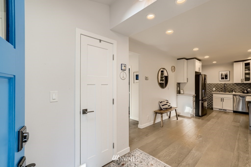 4502 Southwest Frontenac Street Seattle, WA 98136 - Photo 3 of 38 Gallery Image 3