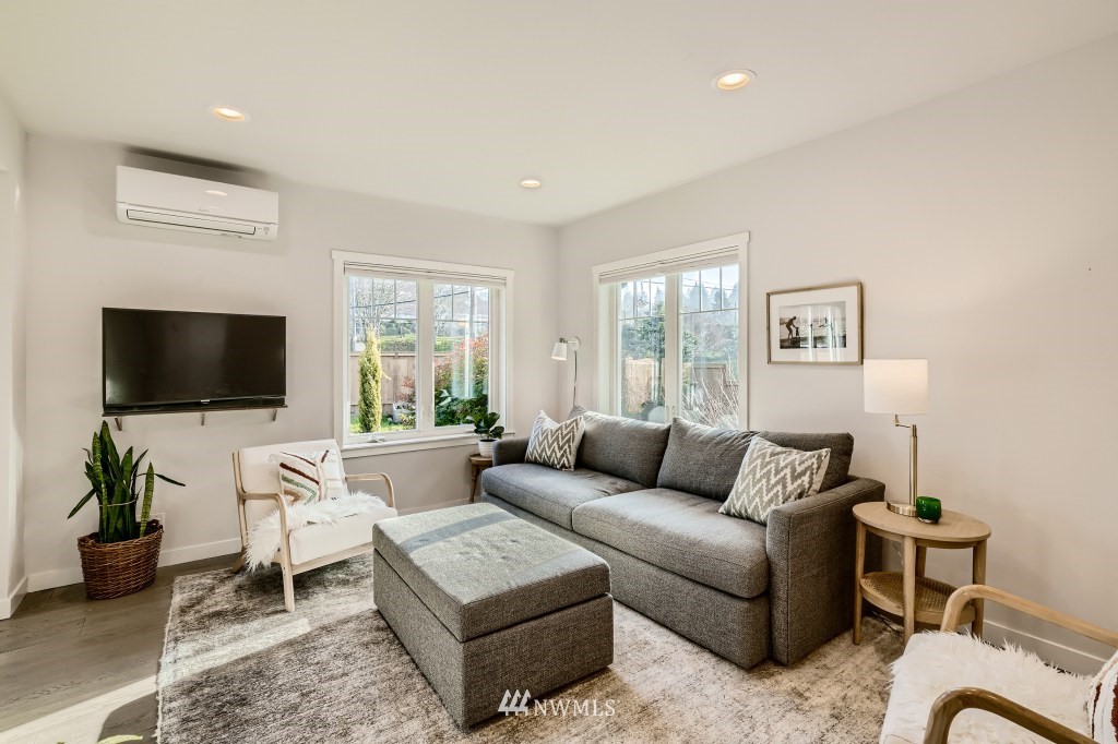 4502 Southwest Frontenac Street Seattle, WA 98136 - Photo 5 of 38 Gallery Image 5