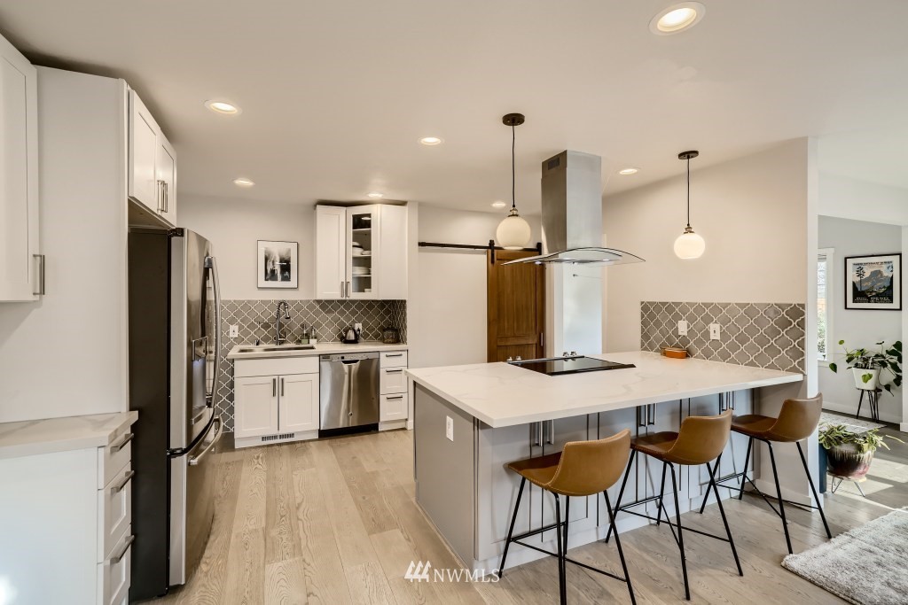 4502 Southwest Frontenac Street Seattle, WA 98136 - Photo 8 of 38 Gallery Image 8