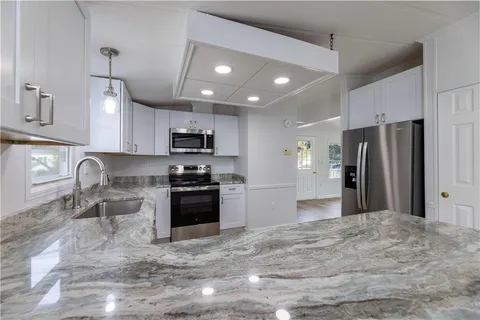 $379,000 | 108 Little Pond Road, South Kingstown, RI 02879