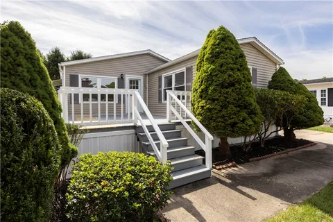 $379,000 | 108 Little Pond Road, South Kingstown, RI 02879