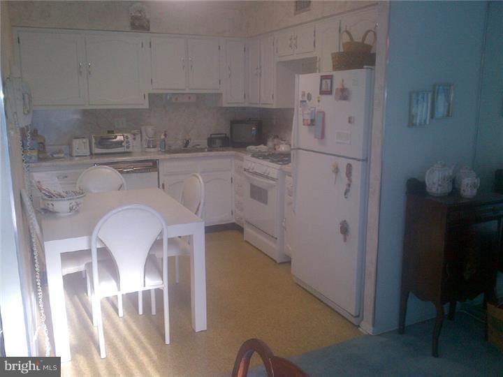 8950 Krewstown Road, Unit 209 Philadelphia, PA 19115 - Photo 5 of 11