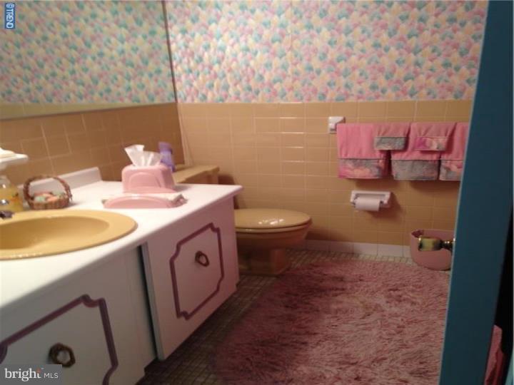 8950 Krewstown Road, Unit 209 Philadelphia, PA 19115 - Photo 9 of 11 Bathroom