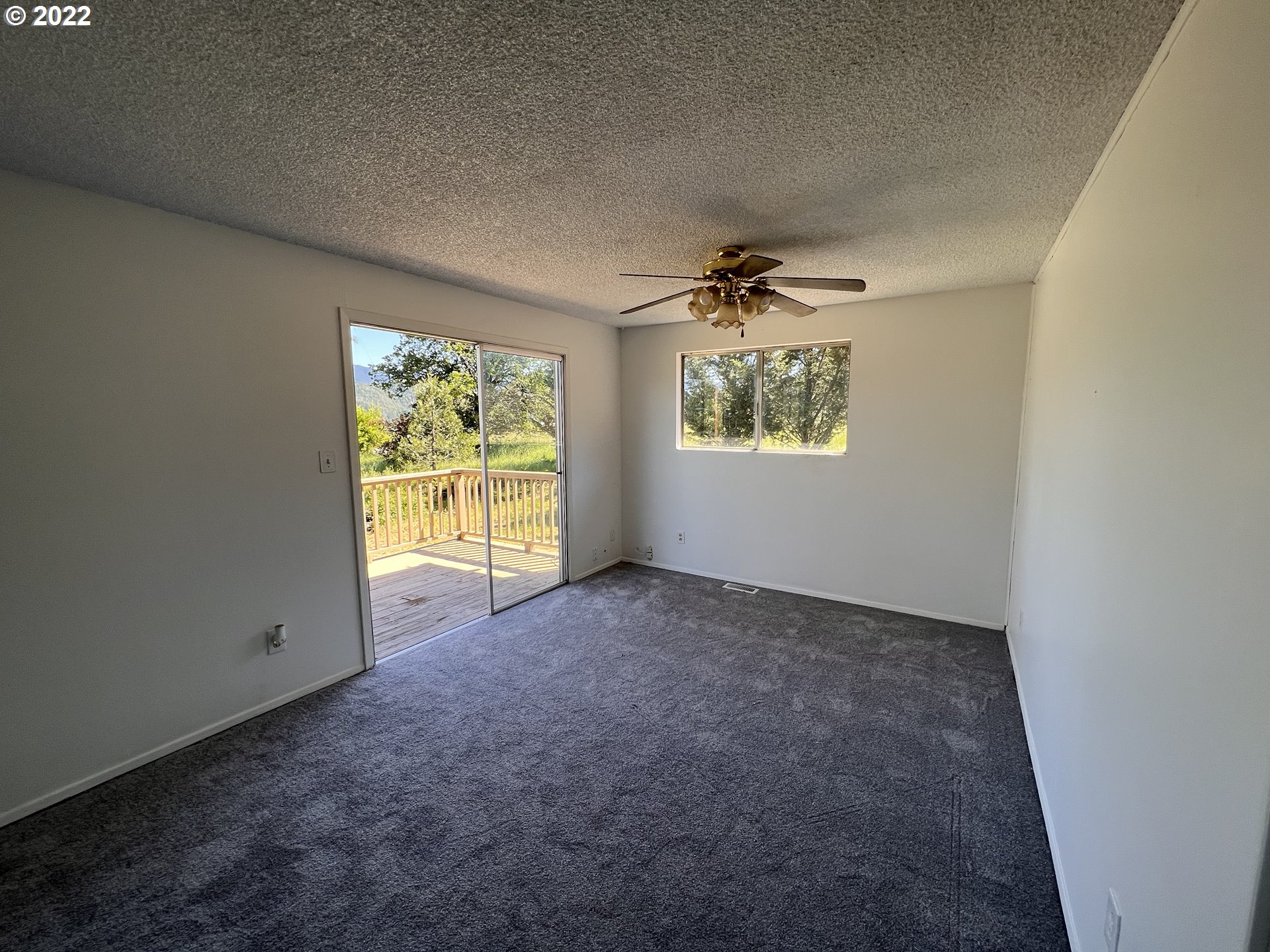 830 E Street Riddle, OR 97469 - Photo 4 of 26