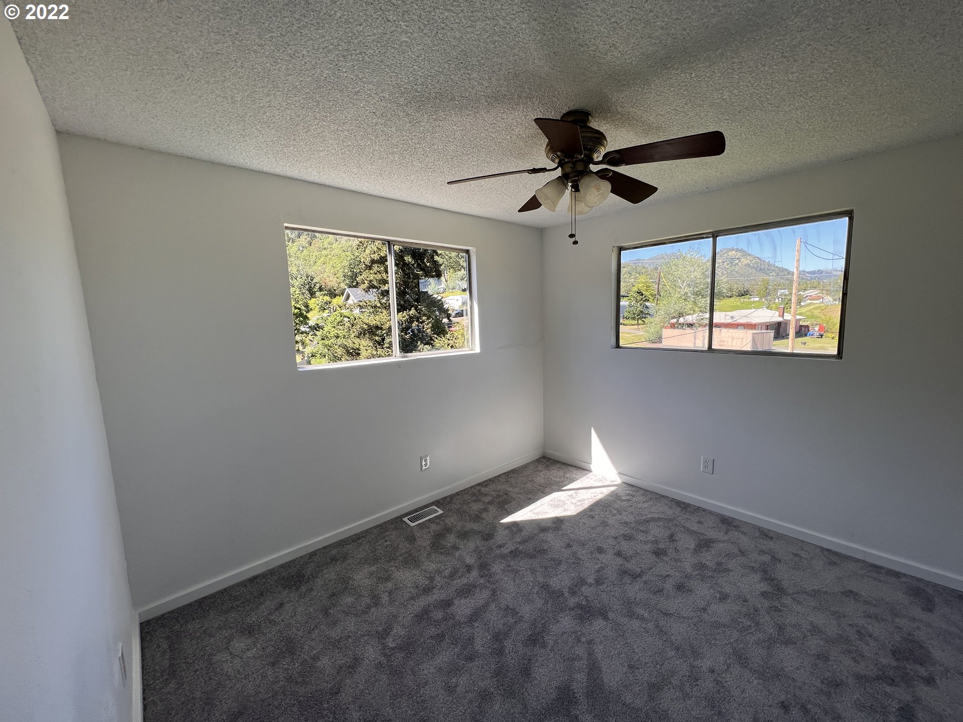 830 E Street Riddle, OR 97469 - Photo 5 of 26