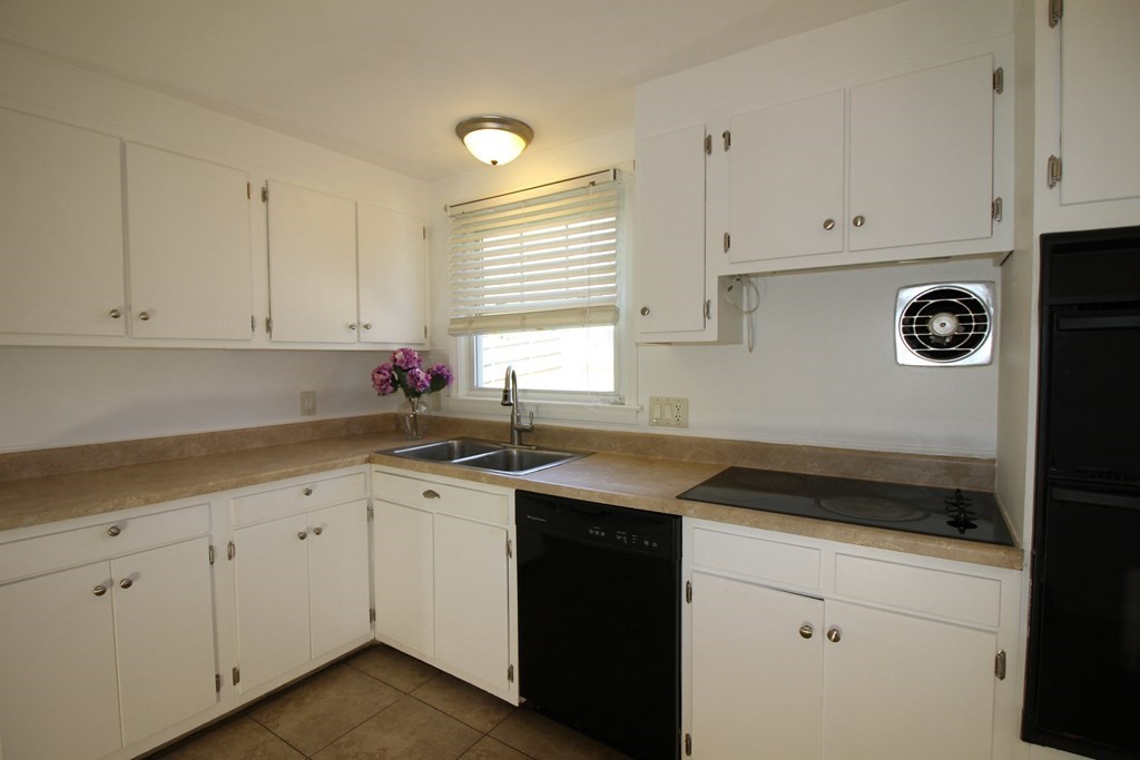 185 Louis Road Springfield, MA 01118 - Photo 5 of 21 Gallery Image 5