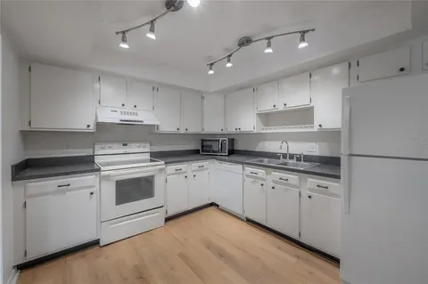 $2,100 | 4681 1st Street Northeast, Unit 209, St. Petersburg, FL 33703