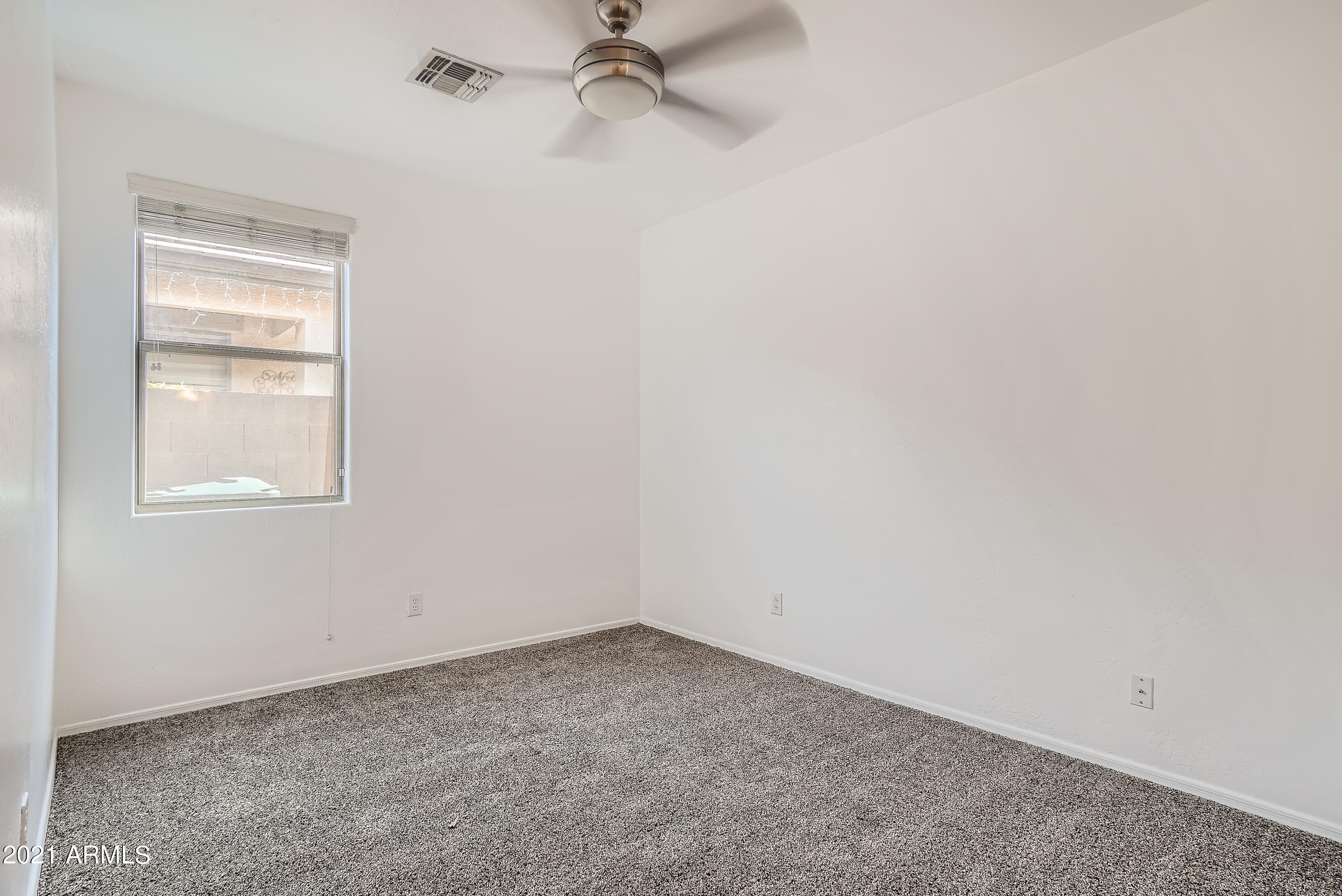 8748 West Cordes Road Tolleson, AZ 85353 - Photo 11 of 33 11-718201987-15 Family Room
