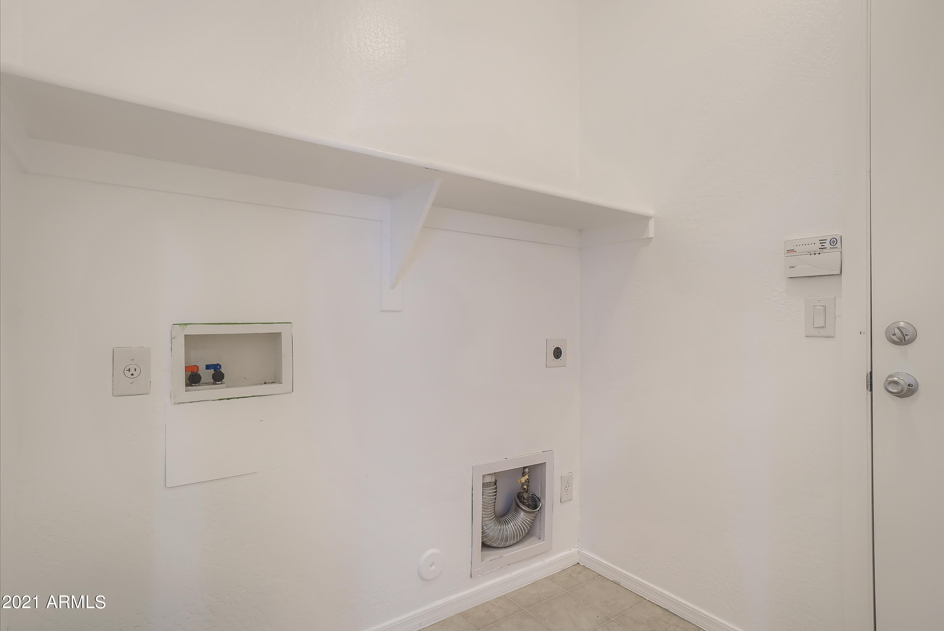 8748 West Cordes Road Tolleson, AZ 85353 - Photo 28 of 33 28-815781003-34 Laundry Room
