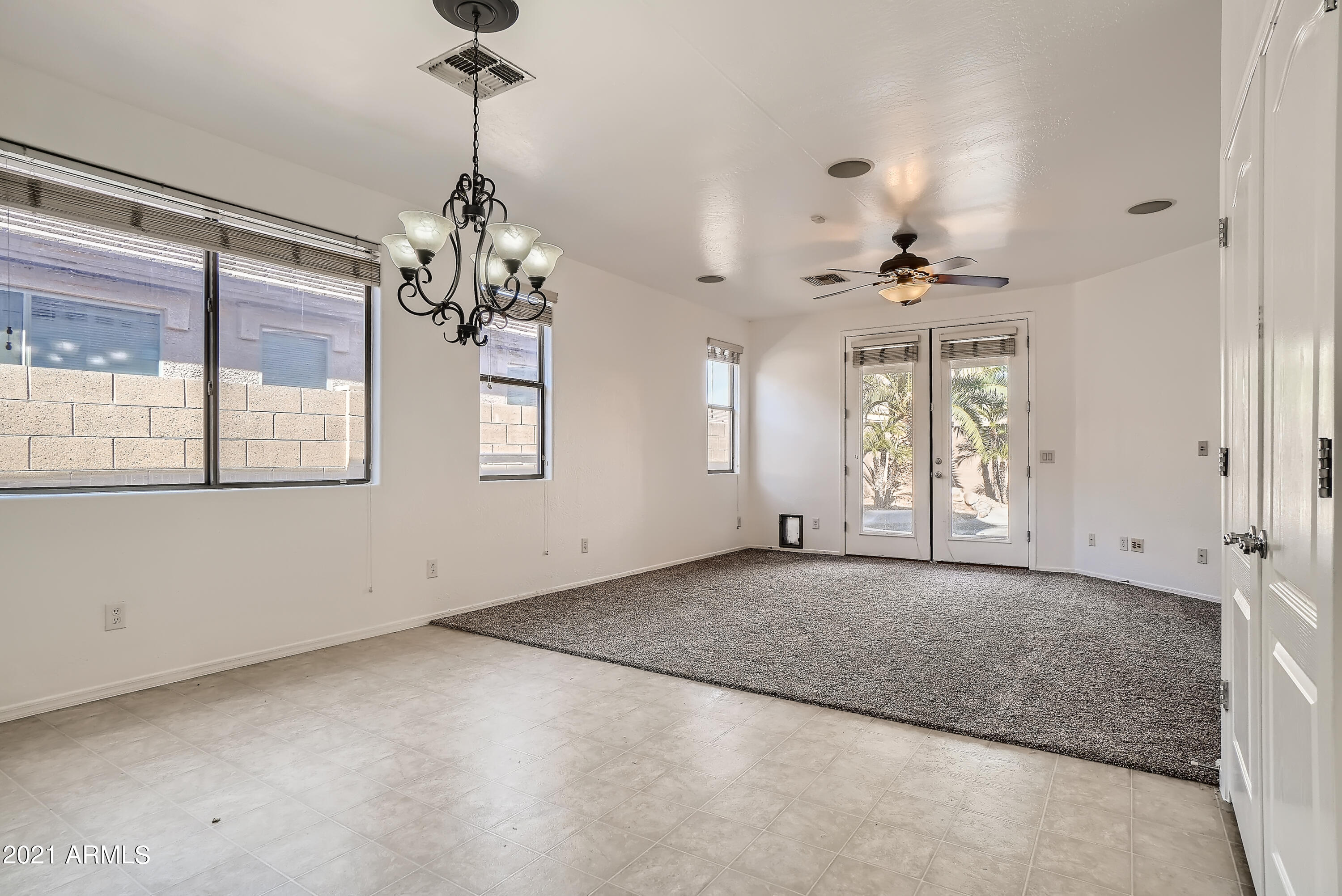 8748 West Cordes Road Tolleson, AZ 85353 - Photo 4 of 33 4-278189873-06 Living Room