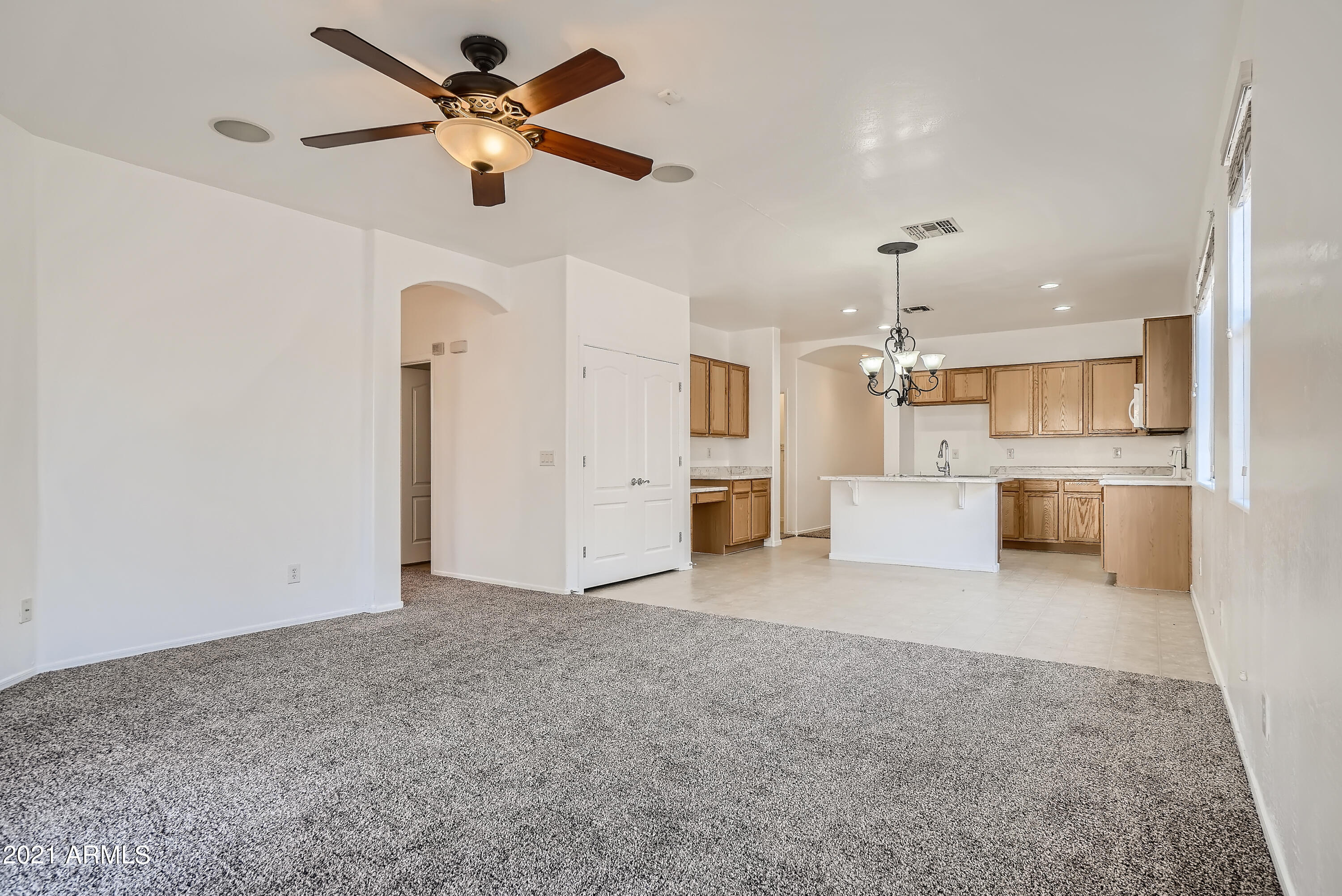 8748 West Cordes Road Tolleson, AZ 85353 - Photo 5 of 33 5-221501339-07 Living Room