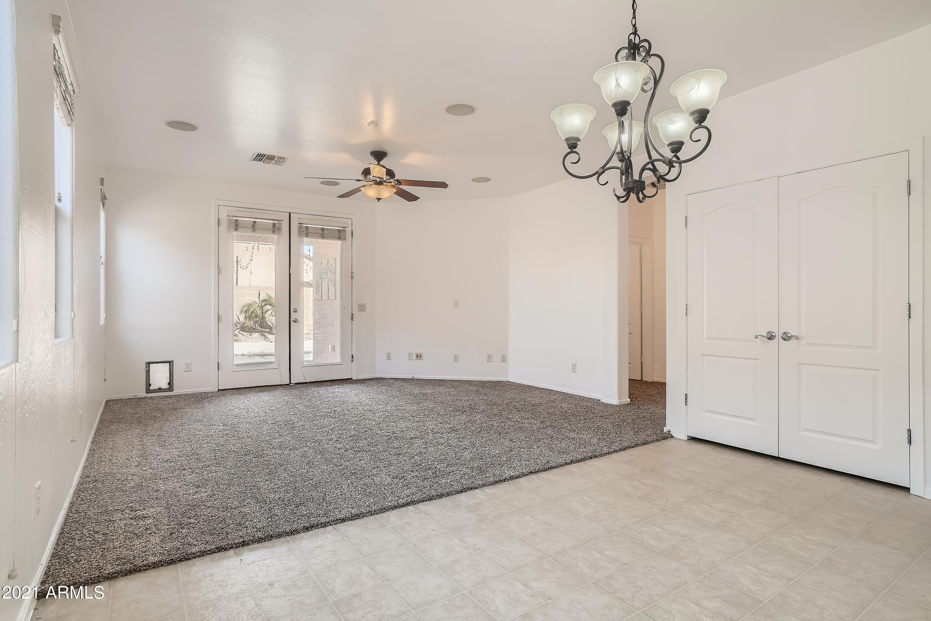 8748 West Cordes Road Tolleson, AZ 85353 - Photo 6 of 33 6-718685188-09 Living Room