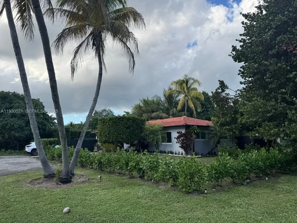 $5,500 | 985 Northeast 115th Street, Biscayne Park, FL 33161