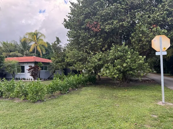 $5,500 | 985 Northeast 115th Street, Biscayne Park, FL 33161