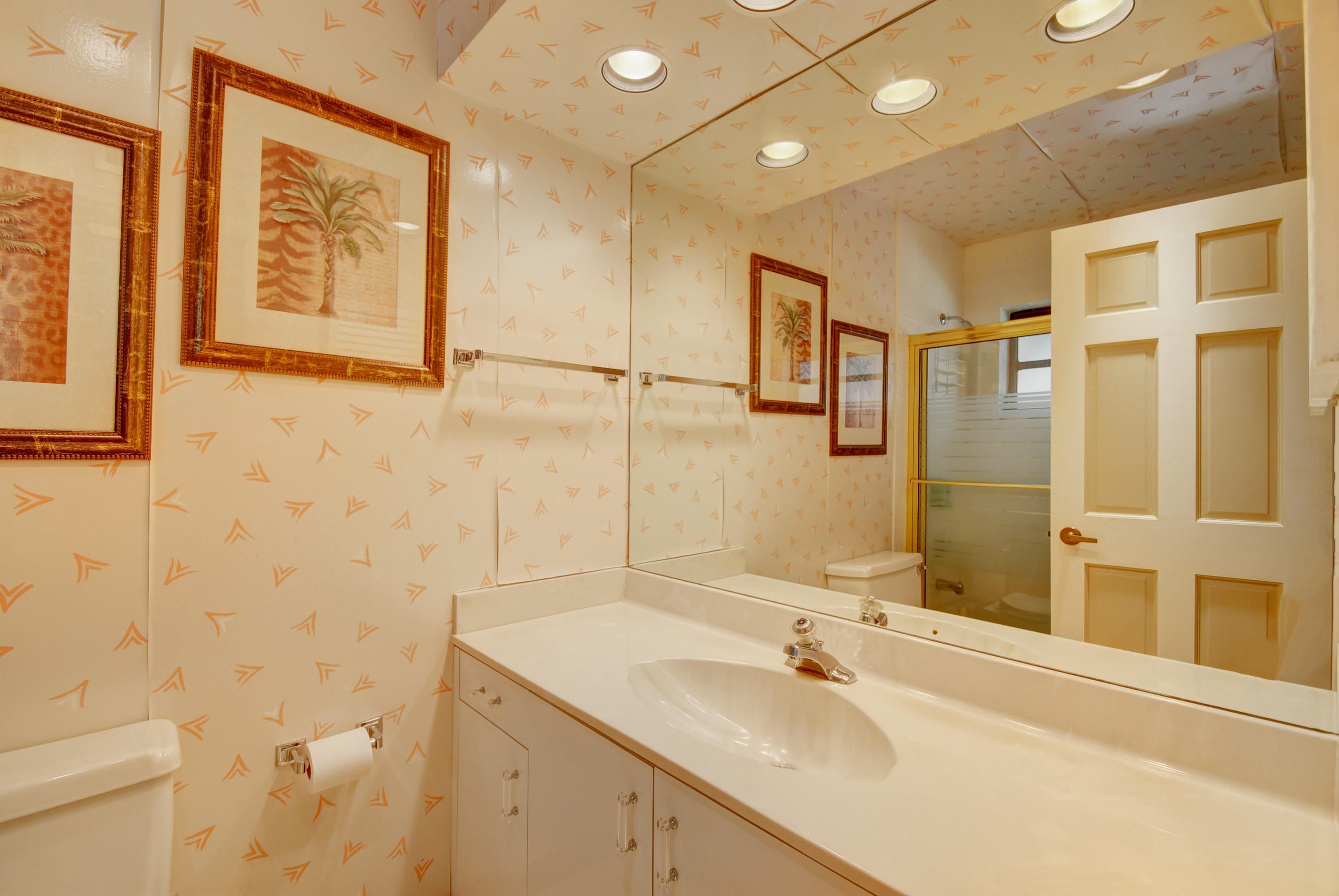 20657 Linksview Circle Boca Raton, FL 33434 - Photo 33 of 74 Guest Bath