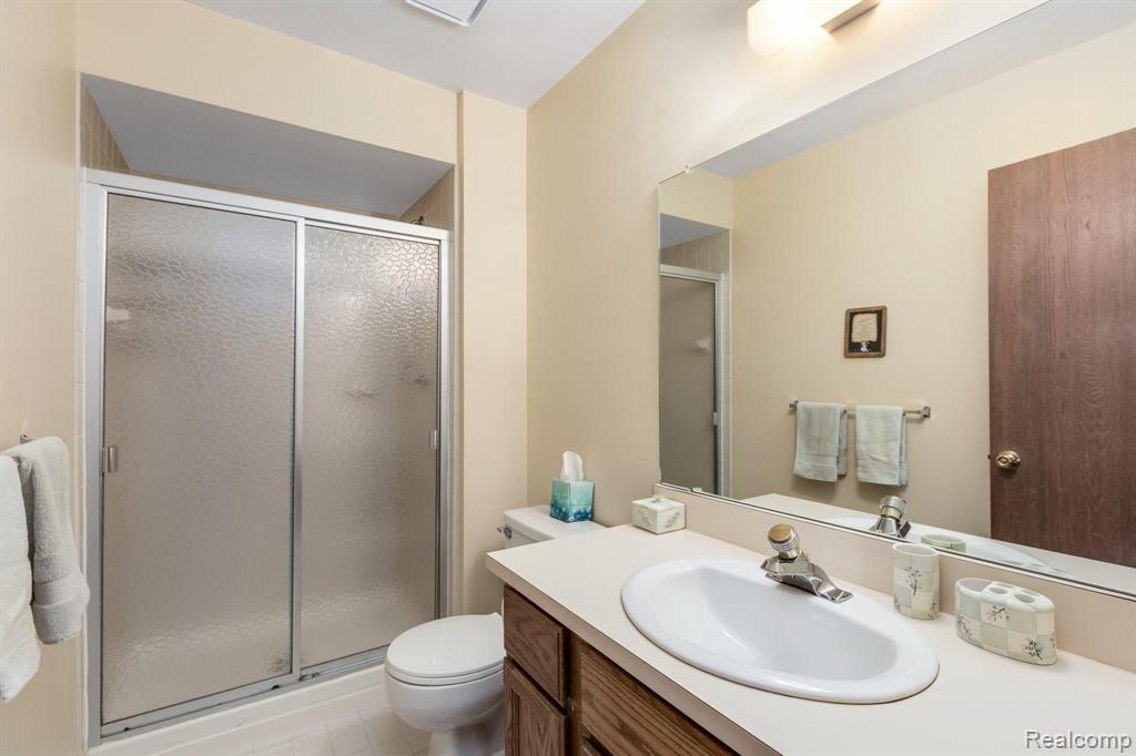 629 Tennyson Rochester Hills, MI 48307 - Photo 7 of 30