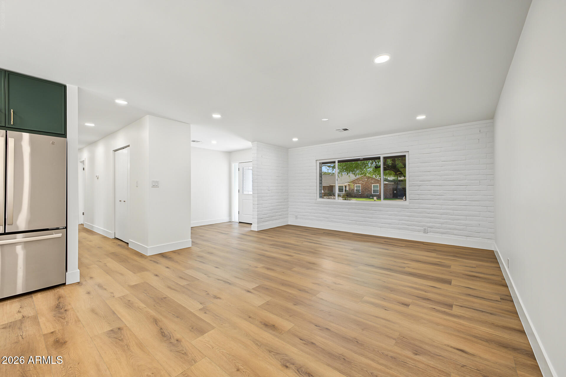 3008 West Gail Road Phoenix, AZ 85029 - Photo 11 of 28 LIVING/GREATROOM