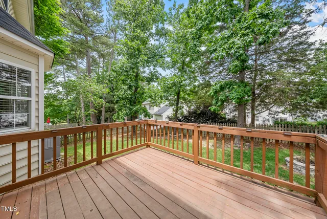 a view of deck with a yard