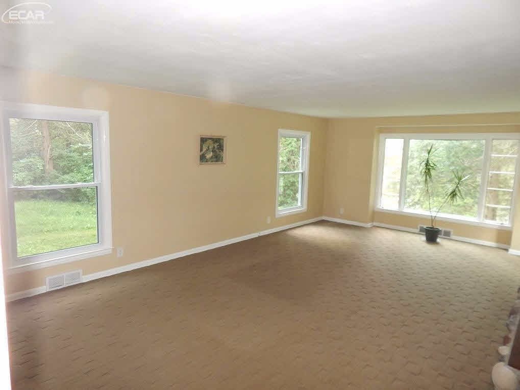 7196 North McKinley Road Flushing, MI 48433 - Photo 8 of 51 21320202-7.JPG