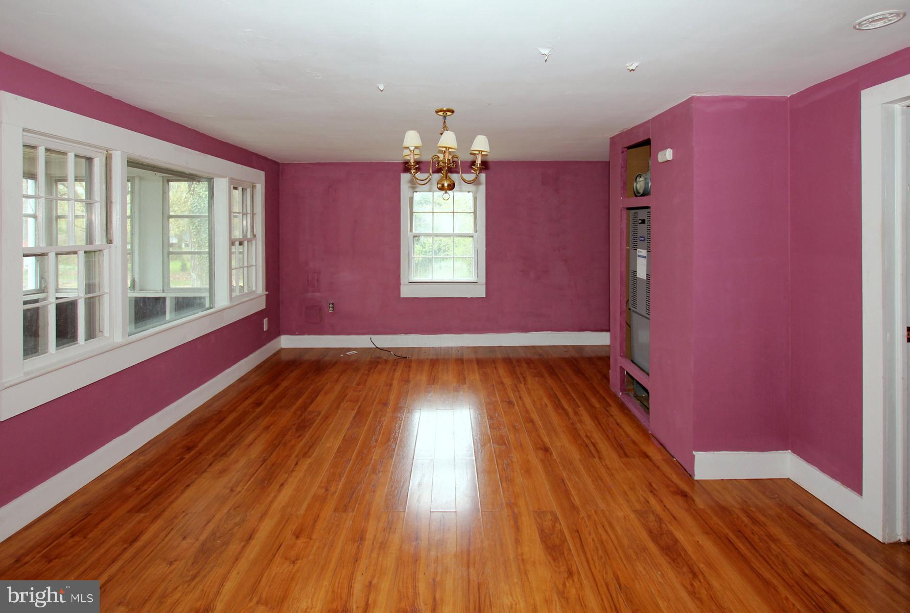 13516 Livingston Road Clinton, MD 20735 - Photo 3 of 19 Living Room