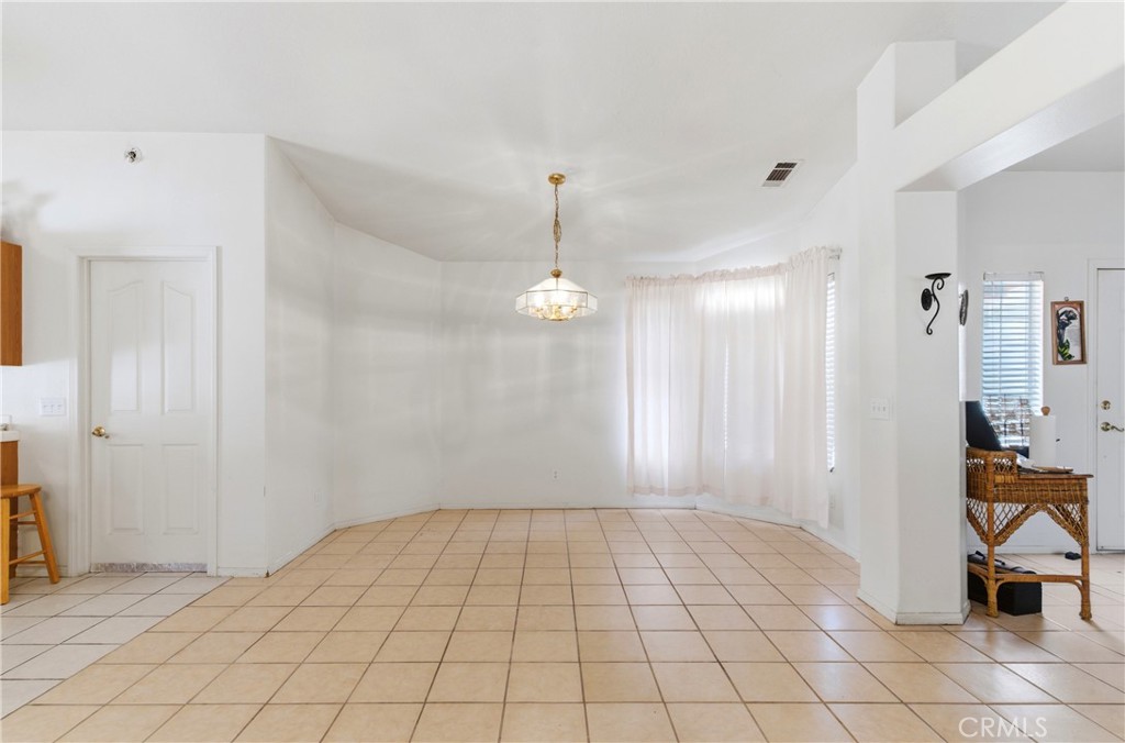16433 Pauhaska Road Apple Valley, CA 92307 - Photo 14 of 50 Dining area
