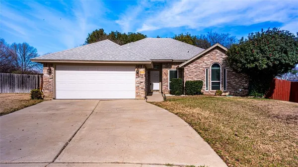 $325,000 | 8009 Alamo Court, North Richland Hills, TX 76180