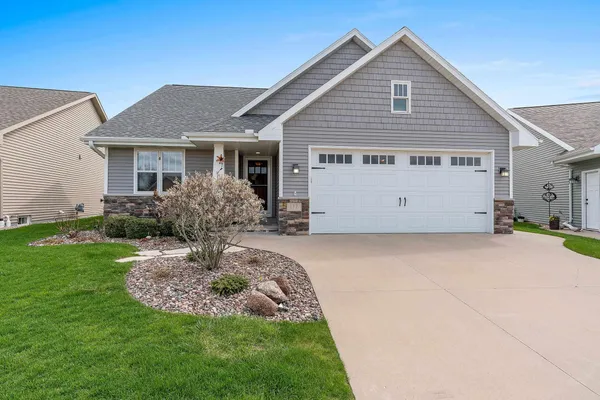 $438,800 | 177 East Clearwater Drive, Appleton, WI 54913