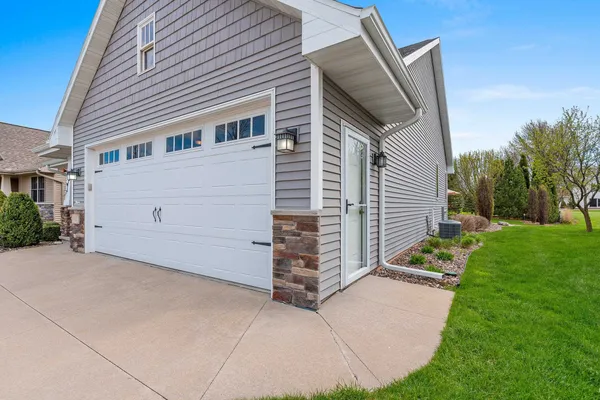 $438,800 | 177 East Clearwater Drive, Appleton, WI 54913