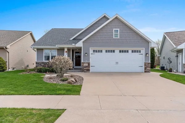 $438,800 | 177 East Clearwater Drive, Appleton, WI 54913