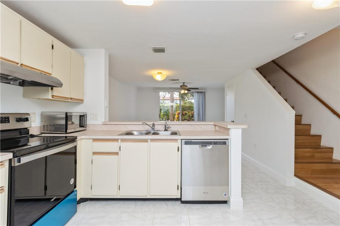 980 Jeffery Street, Unit 980 Boca Raton, FL 33487 - Photo 8 of 37 Photo 8