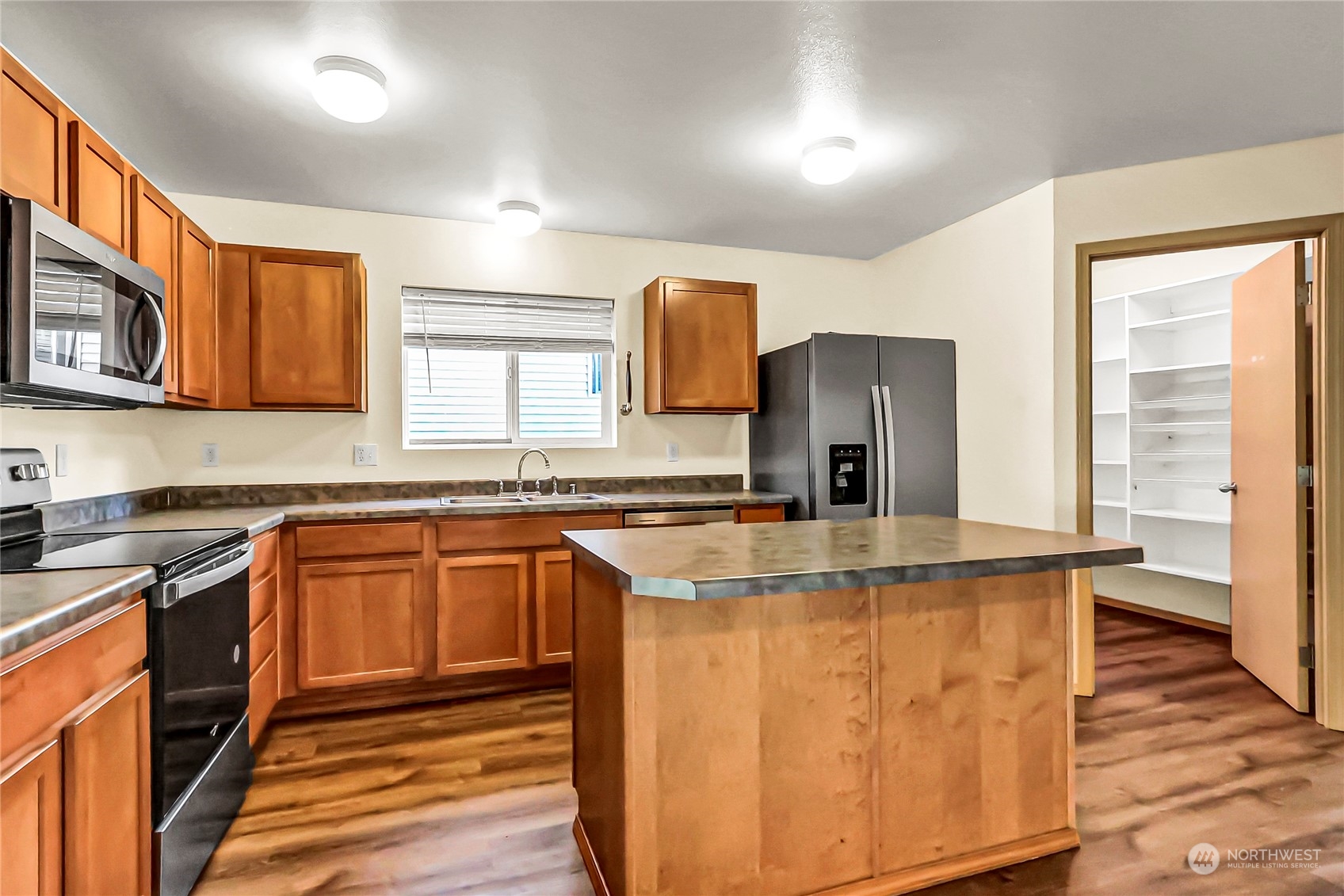 4206 East R Street Tacoma, WA 98404 - Photo 4 of 22