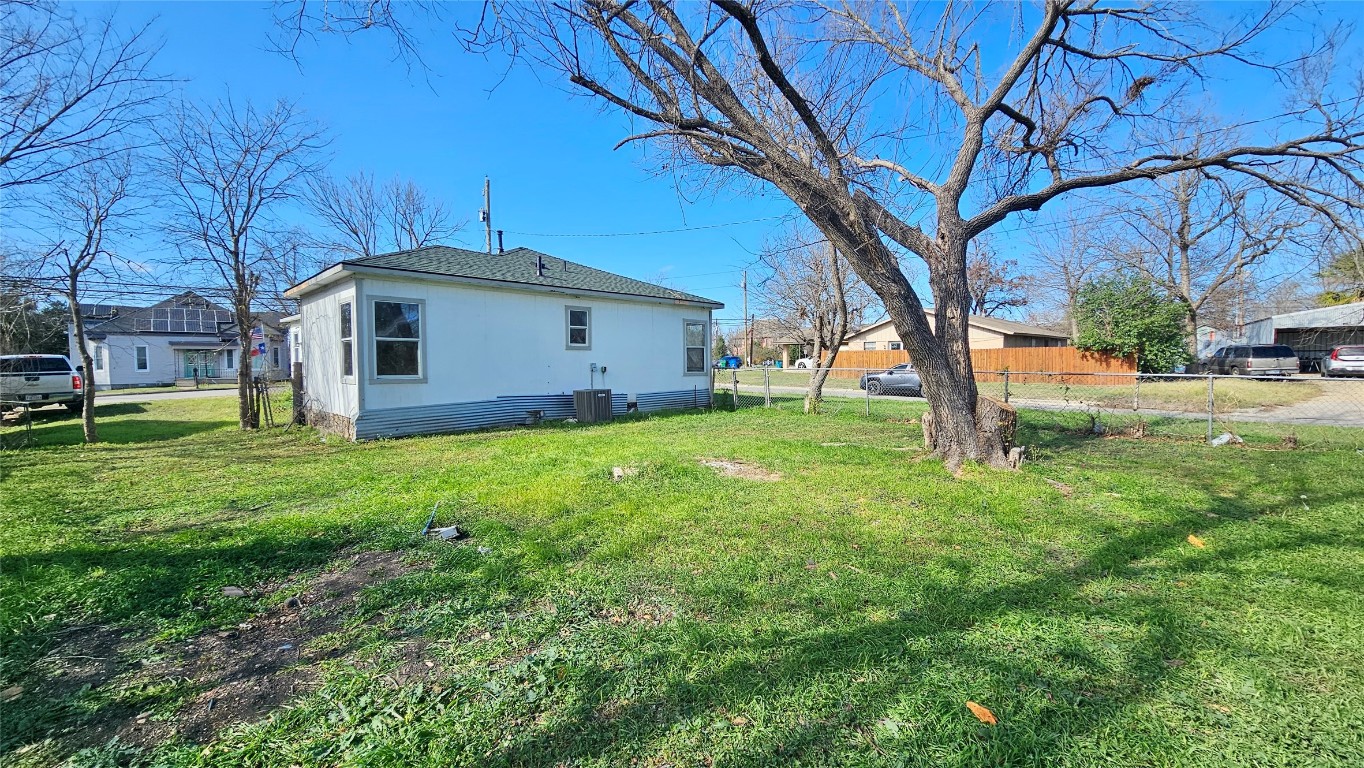 919 West 6th Street Taylor, TX 76574 - Photo 14 of 16 a view of a house with a yard