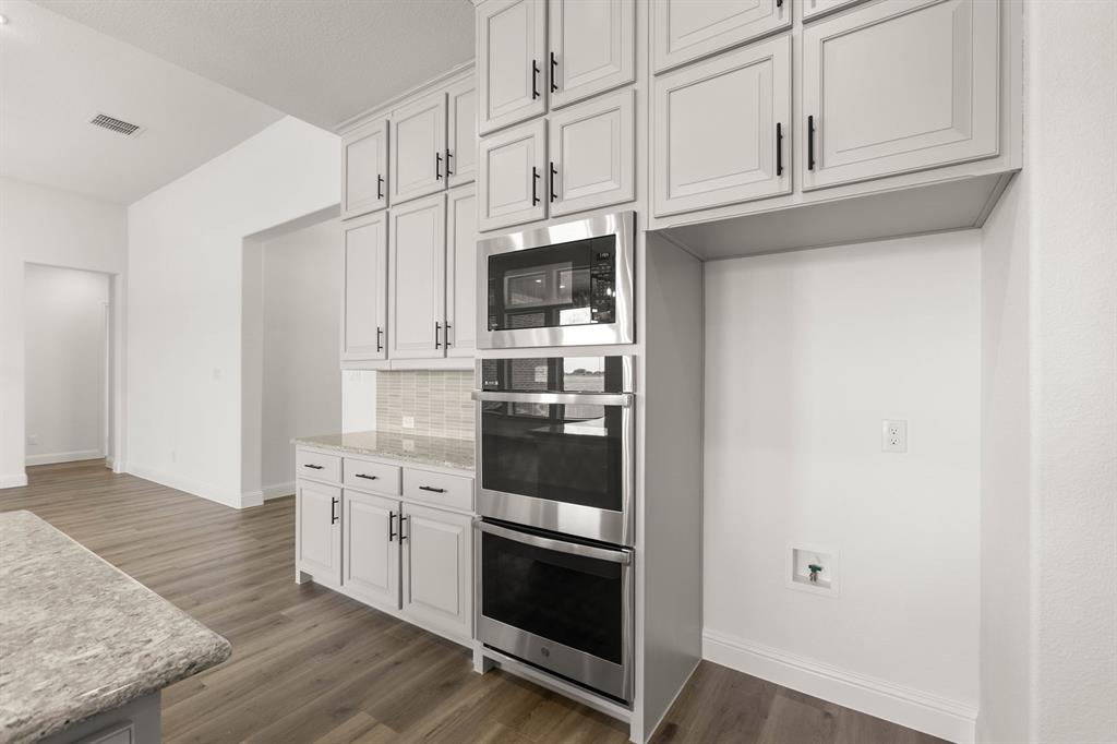 230 Cordillera Lane Red Oak, TX 75154 - Photo 7 of 27 230 Cordillera-Kitchen-4