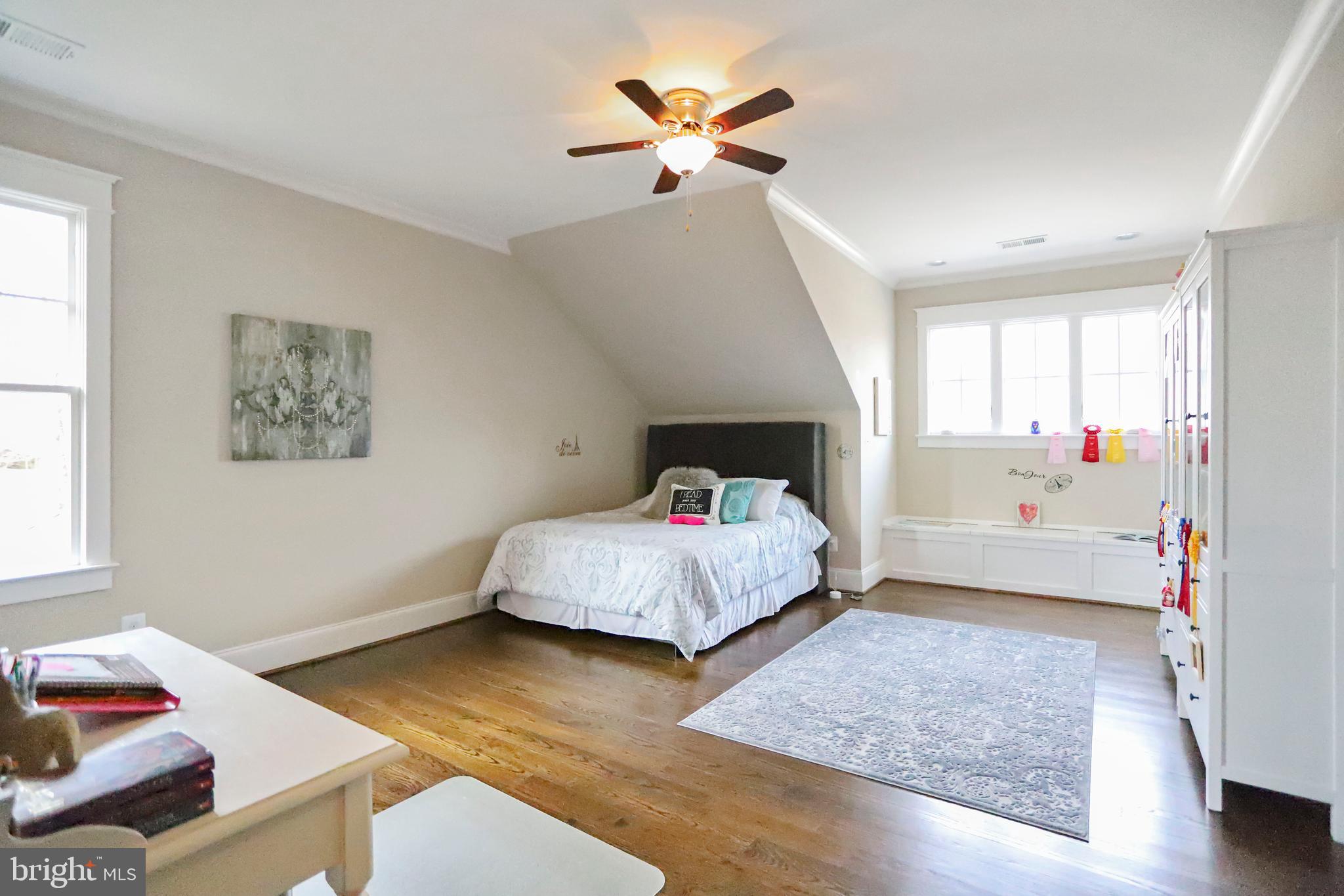 6719 Van Fleet Drive McLean, VA 22101 - Photo 28 of 37 One of the Upstairs BR Suites with Full Bath
