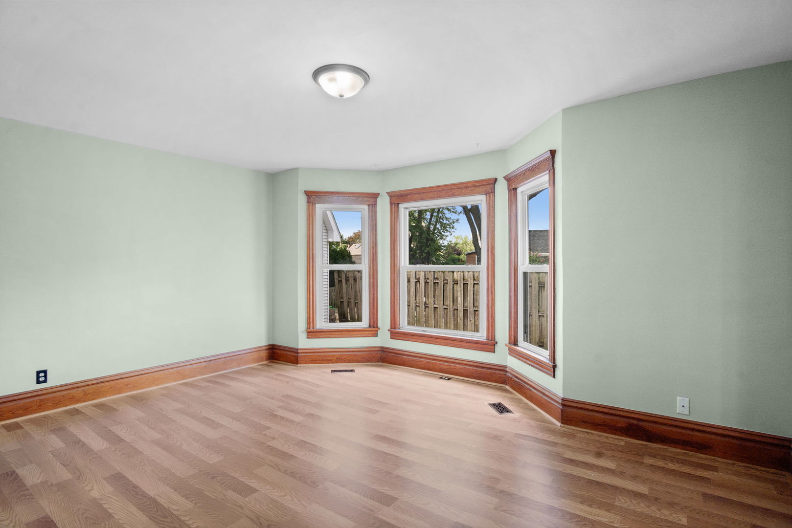 424 State Street Batavia, IL 60510 - Photo 6 of 29 Gallery Image 6