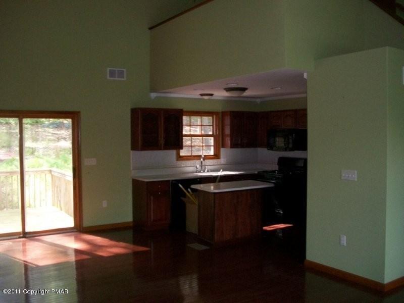 180 Eagle Path Bushkill, PA 18324 - Photo 2 of 11 Dining Room