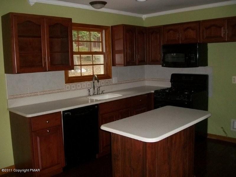 180 Eagle Path Bushkill, PA 18324 - Photo 3 of 11 Kitchen