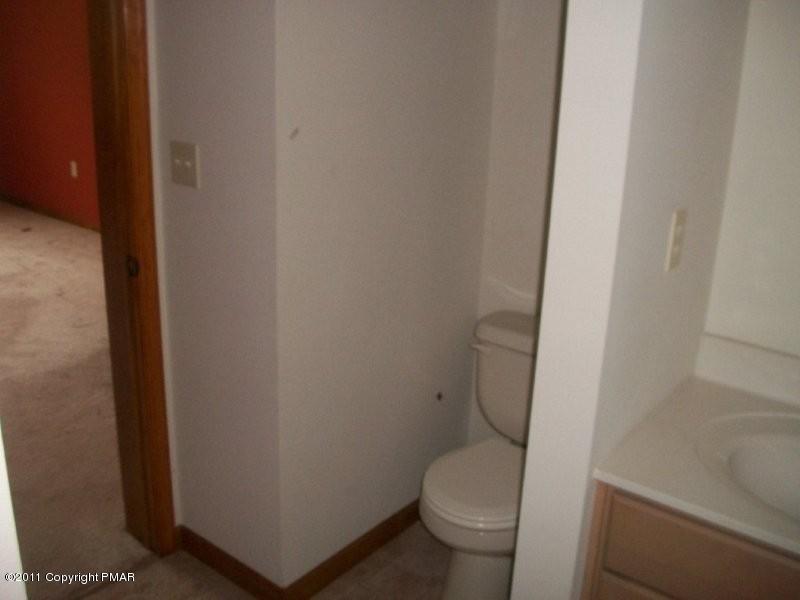 180 Eagle Path Bushkill, PA 18324 - Photo 8 of 11 Main Bath