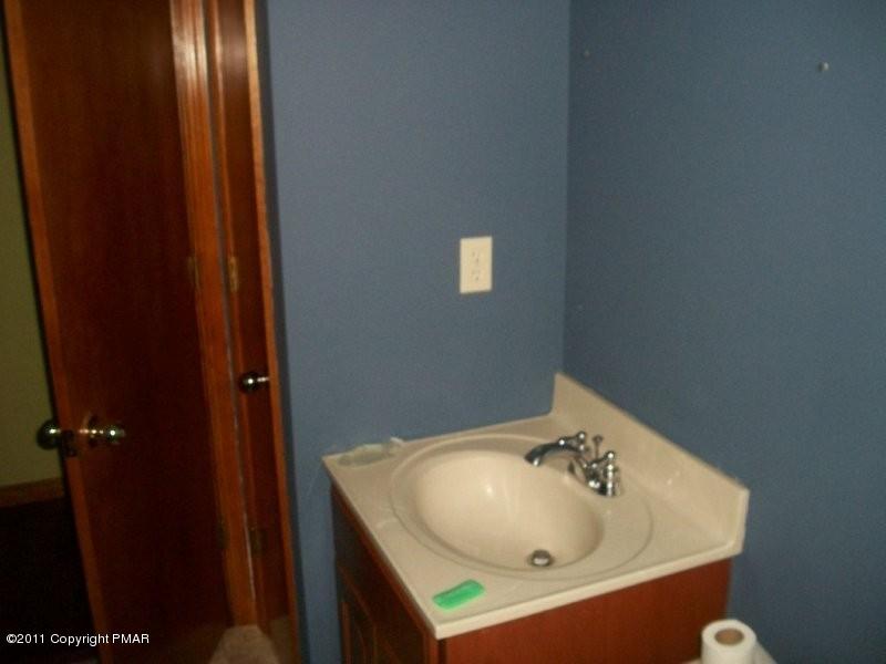 180 Eagle Path Bushkill, PA 18324 - Photo 9 of 11 Master Bath