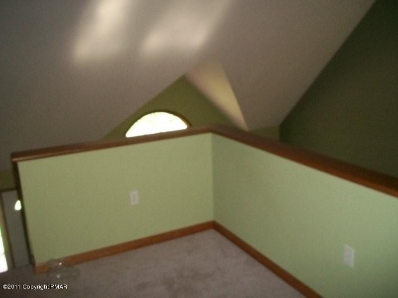180 Eagle Path Bushkill, PA 18324 - Photo 10 of 11 Loft