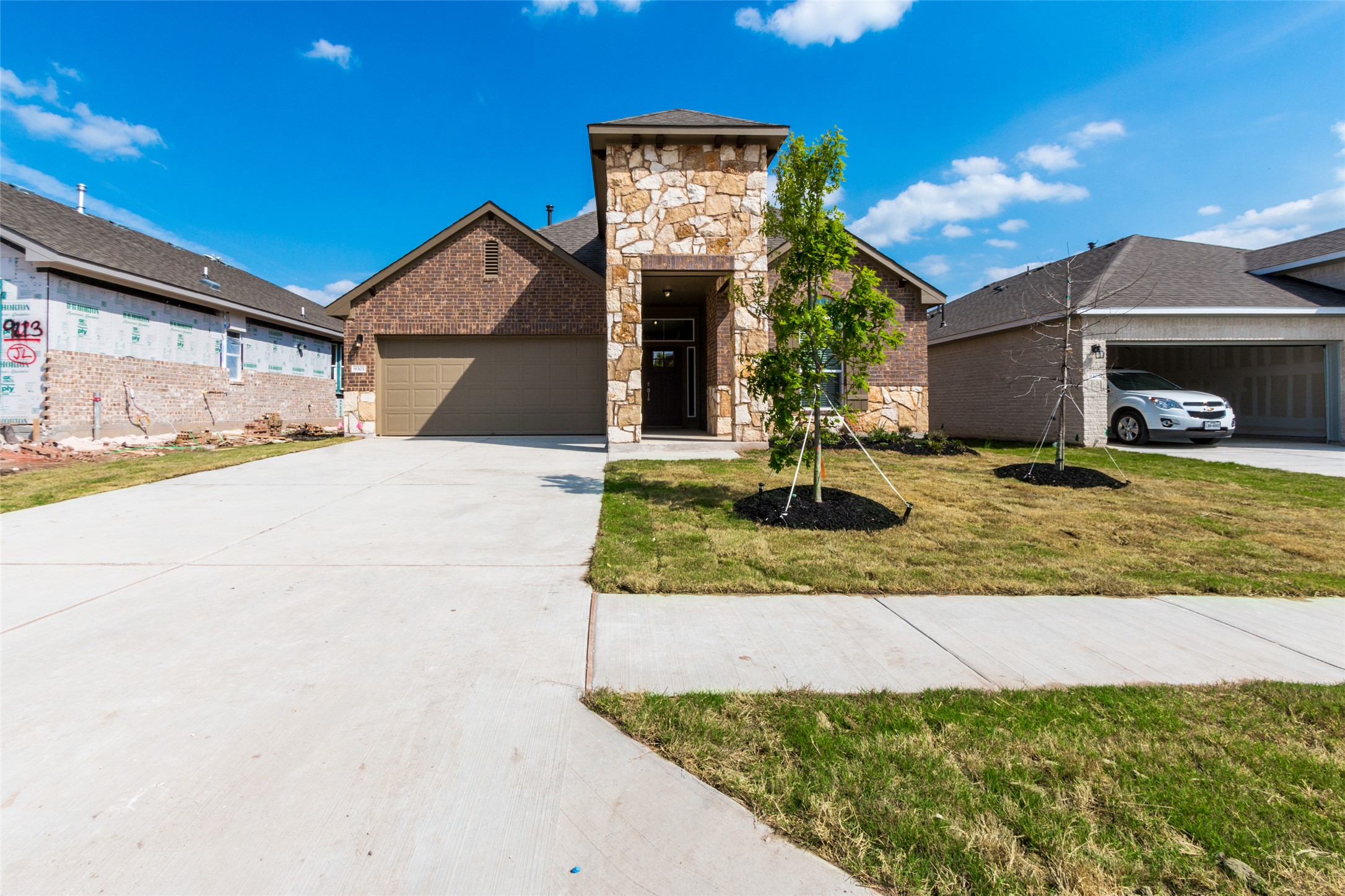 a view of a house with entertaining space