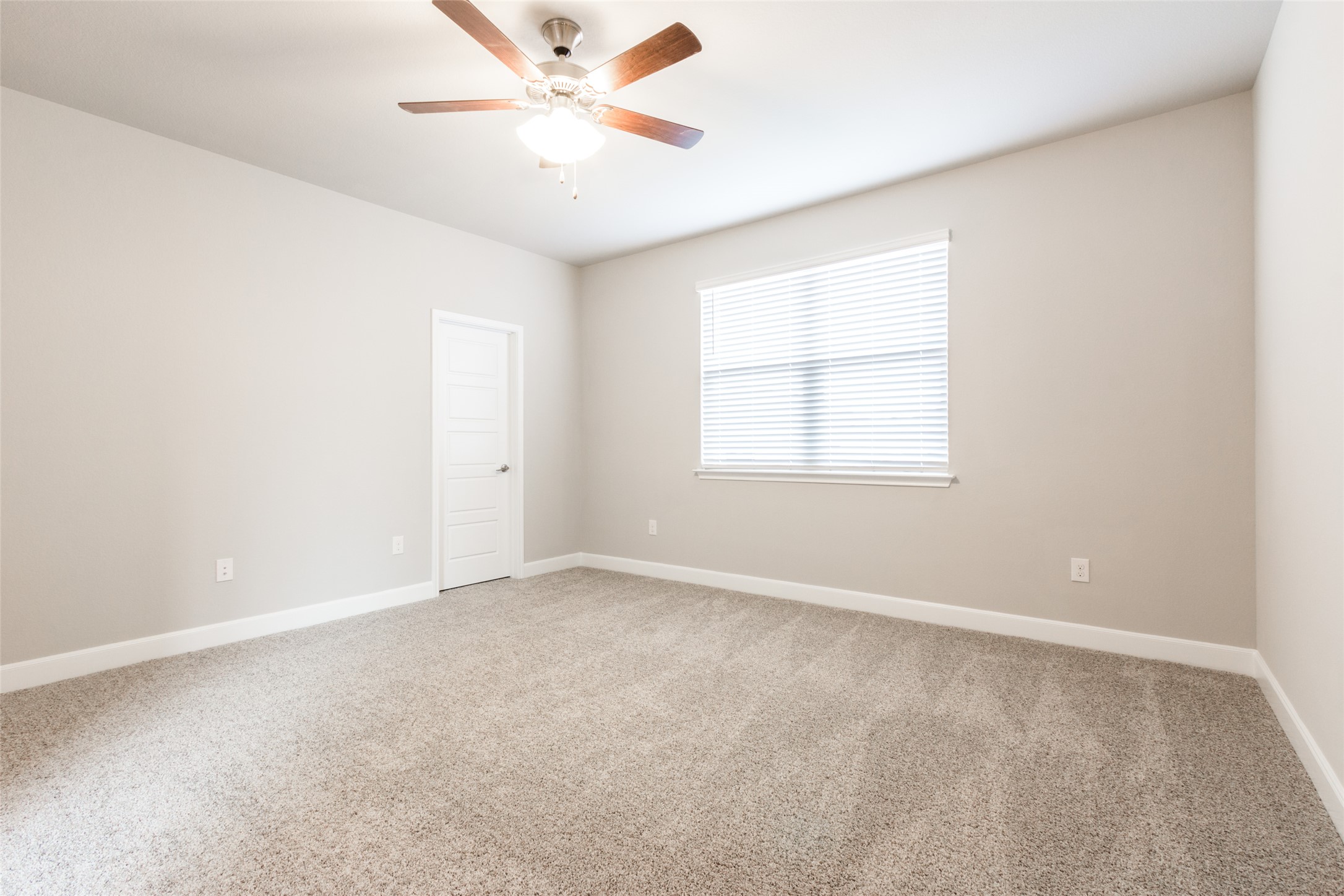 9301 Alex Lane Austin, TX 78748 - Photo 20 of 40 an empty room with a window and a fan