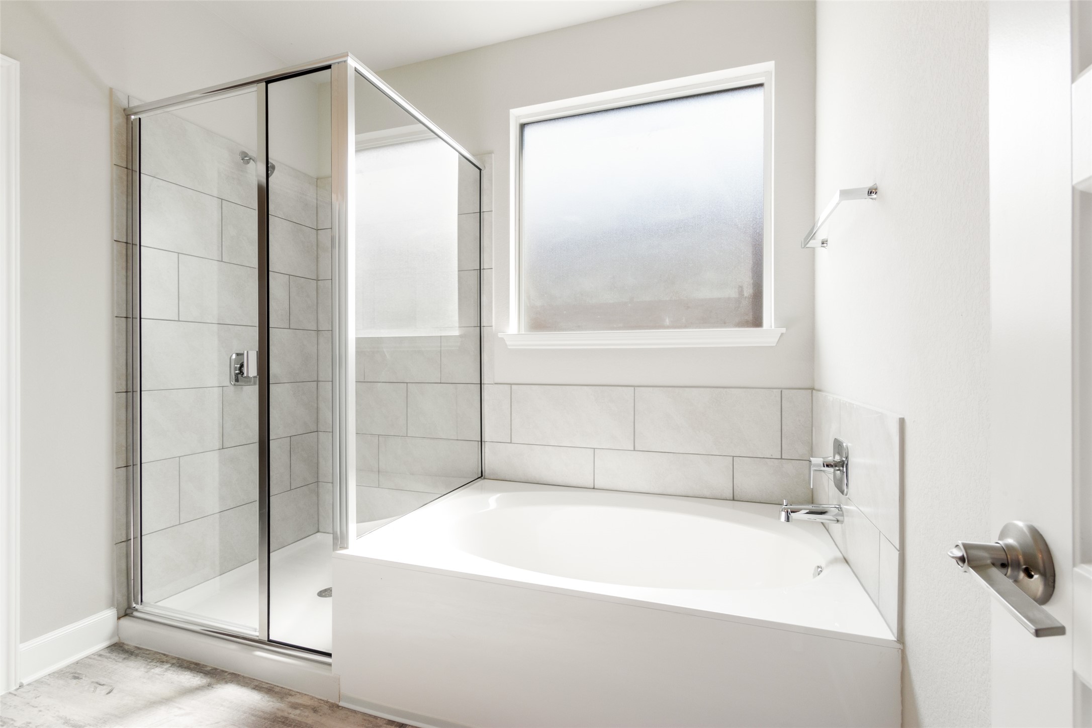 9301 Alex Lane Austin, TX 78748 - Photo 21 of 40 a bathroom with a bathtub and a shower
