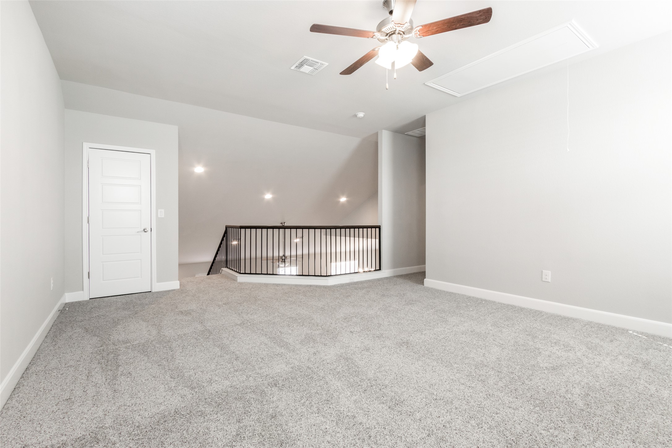 9301 Alex Lane Austin, TX 78748 - Photo 23 of 40 an empty room with a ceiling fan and a window