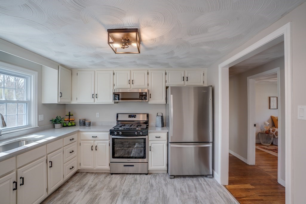 58 Frye Road Methuen, MA 01844 - Photo 4 of 27 Gallery Image 4