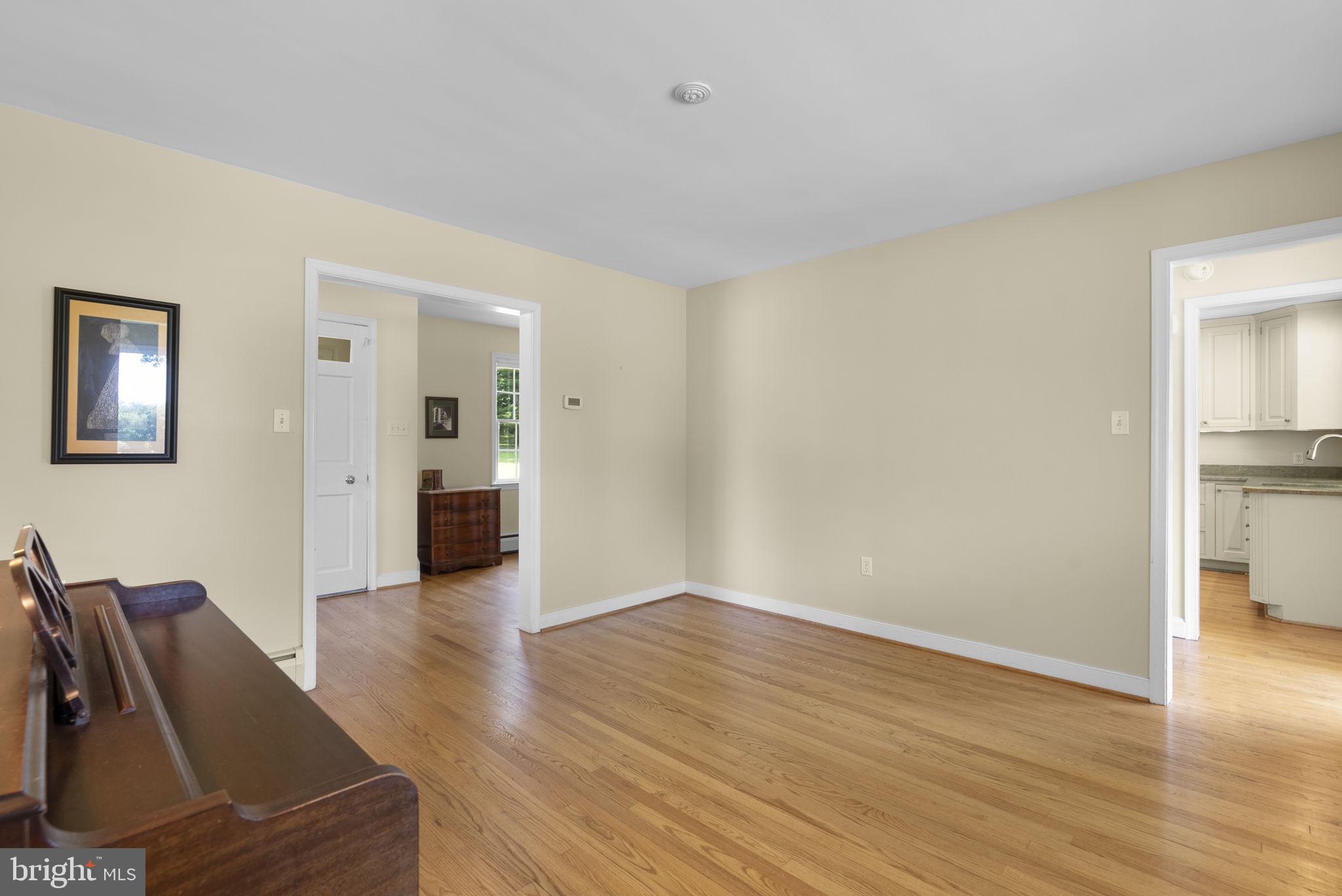14697 Roxbury Road Glenelg, MD 21737 - Photo 5 of 45 Living Room
