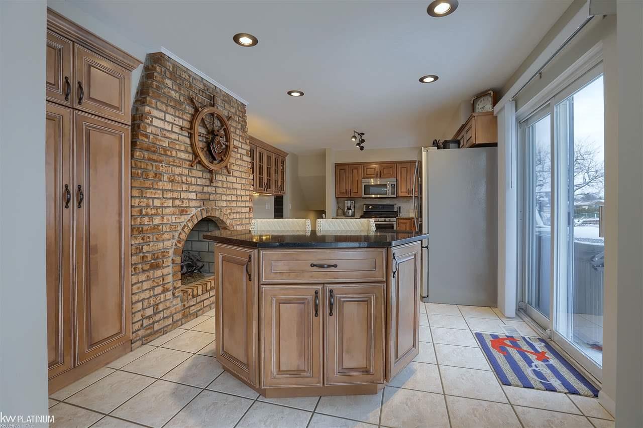 37874 Pointe Rosa Street Harrison Township, MI 48045 - Photo 6 of 35 50002695-5.JPG