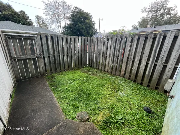 $1,317 | 608 West Church Street, Elizabeth City, NC 27909