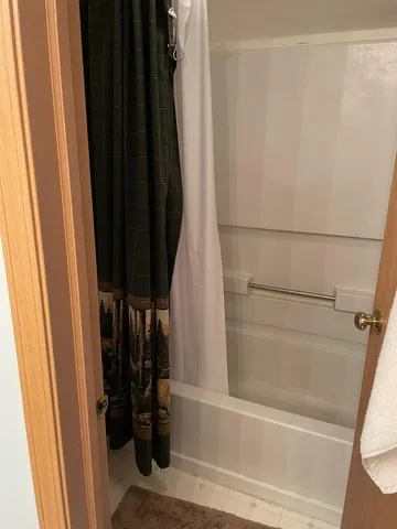 $2,100 | 724 County Line Road, Unit 724, Aurora, IL 60502